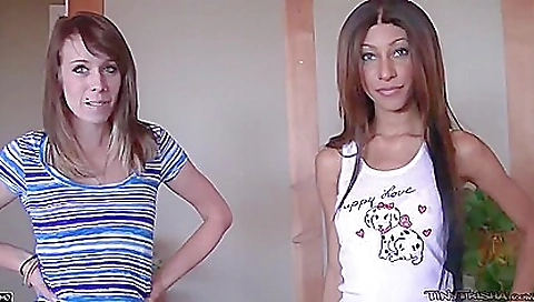 Sexy lesbian cutie gets her pussy licked