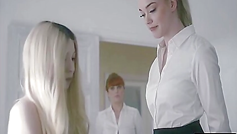 She's first time in a hot tub