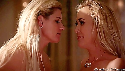 Hotie enjoys sex with sexy blonde