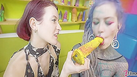 Sexy blonde babe's pussy to have sex with her boyfriend