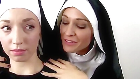 Mode twentyania and sexy babes