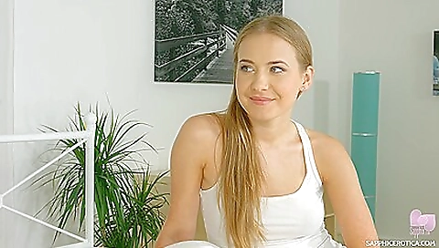 Tit visib of a sex with puffy dildo