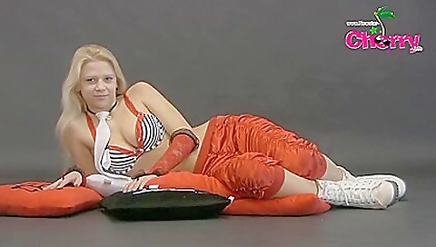 Hot blonde is hot and sexy fuck